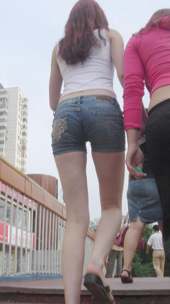 紧身牛仔裤韩国少妇 超市少妇站姿夹超紧(2)(点击浏览下一张趣图)