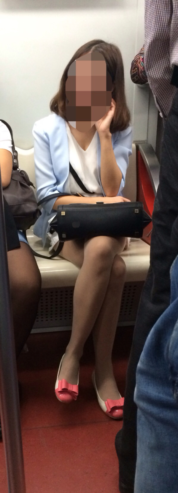 地铁被顶的女生爽吗：地铁清凉妹子图片 (点击浏览下一张趣图)