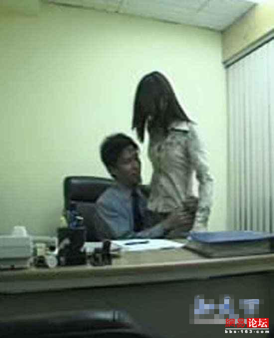 老板强吻撕开醉酒女员工视频大全(2)(点击浏览下一张趣图)