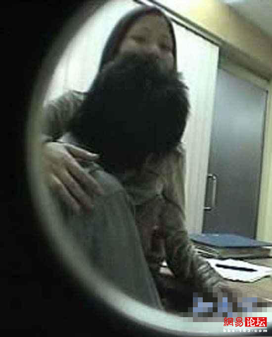 老板强吻撕开醉酒女员工视频大全(4)(点击浏览下一张趣图)