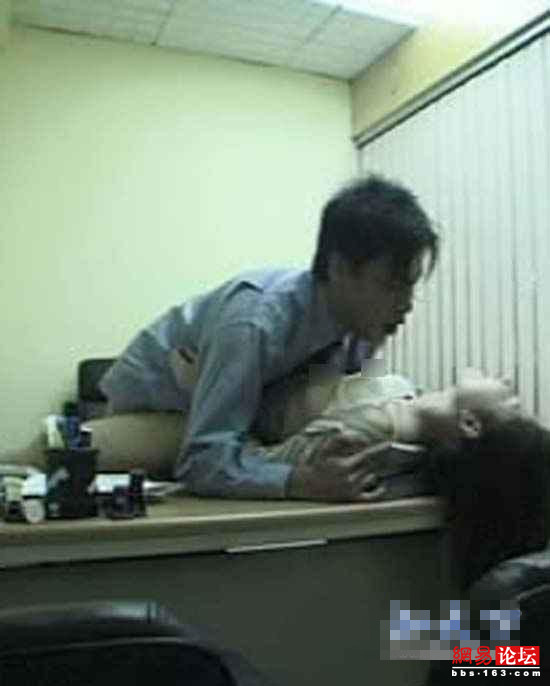 老板灌醉女员工强吻视频(5)(点击浏览下一张趣图)