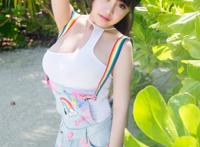 大胸可爱美女Barbie可儿海边沙滩写真