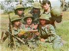 越南妹子多少钱玩一次图：越南女兵常裸身洗澡