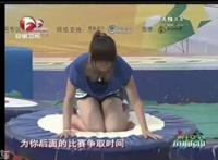 闯关周洋胸衣掉了图片截图：男生女生向前冲看胸罩