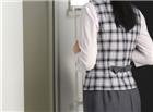 日本少妇换衣服全过程图片：少妇浴室换衣服