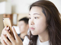 如何让他忍不住联系你 保持一点若即若离最好
