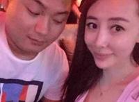 蓝雨-李先生与美女主播合影偷瞄其胸被抓拍