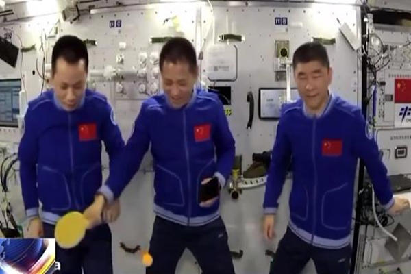 3名航天员在空间站打乒乓球 打乒乓球要多大的场地