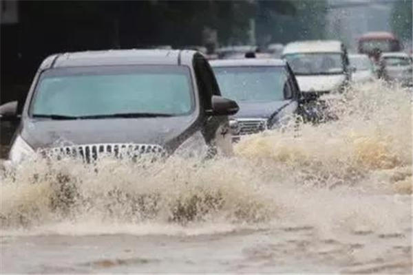 卫辉一大爷哽咽说自己家没了 暴雨后会出现什么情况