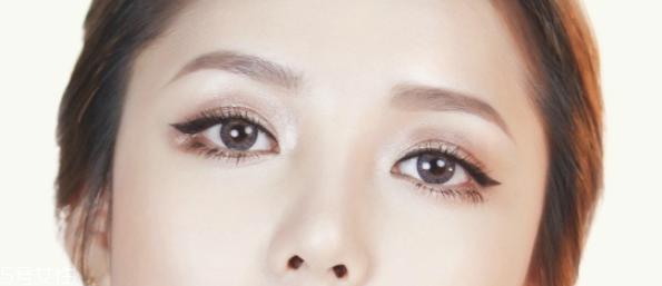 猫眼妆画法步骤图 韩国慵懒猫眼妆画法