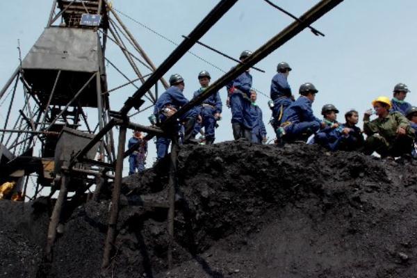 宁夏一煤矿发生冒顶事故有人被困 煤矿冒顶是什么意思