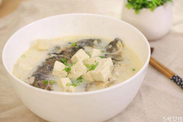 鲫鱼豆腐汤怎么做好吃 鲫鱼豆腐汤的美味做法