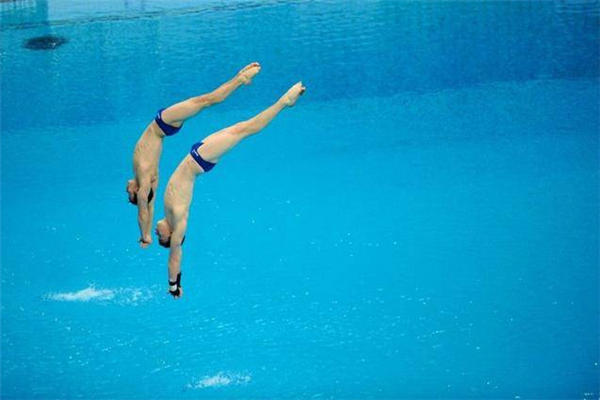 曹缘陈艾森男子双人十米台摘银 跳水评判的标准是什么