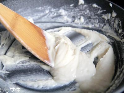 葱油饼的家常做法 自制葱油饼的做法步骤