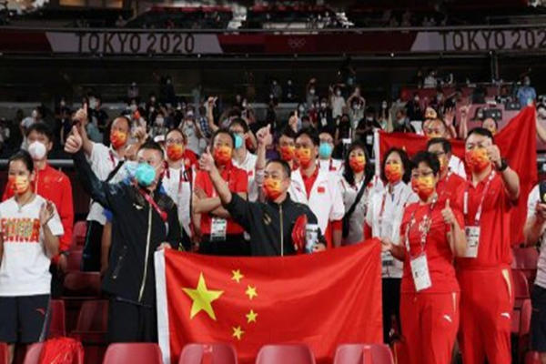 中国看台上全是世界冠军 打乒乓球时喊的什么