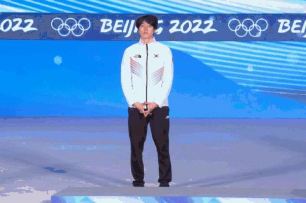 韩国运动员回应颁奖仪式擦领奖台 速滑和短道的区别