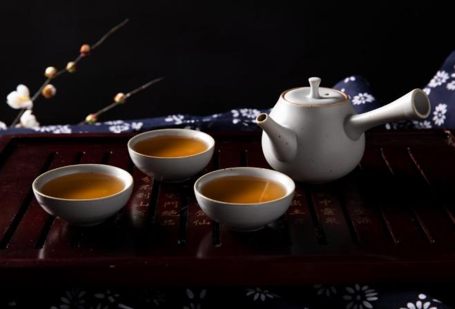 绿茶与红茶哪个比较好 绿茶与红茶哪个更健康