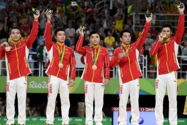 中国体操男团获得铜牌 中国小伙子们全场零失误