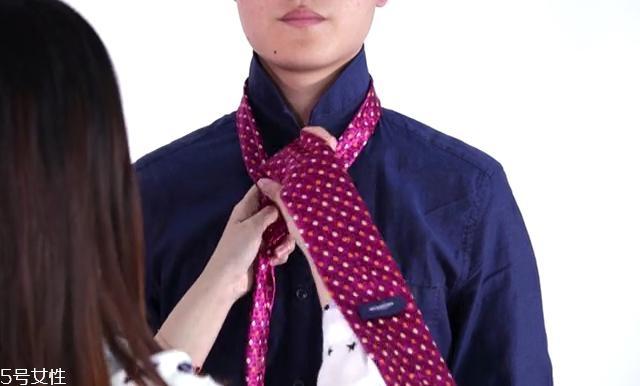 最简单的领带打法图解 快捷打领带的方法