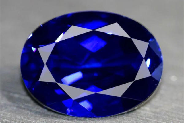 蓝宝石多少钱一克 蓝宝石多少克以上有收藏价值
