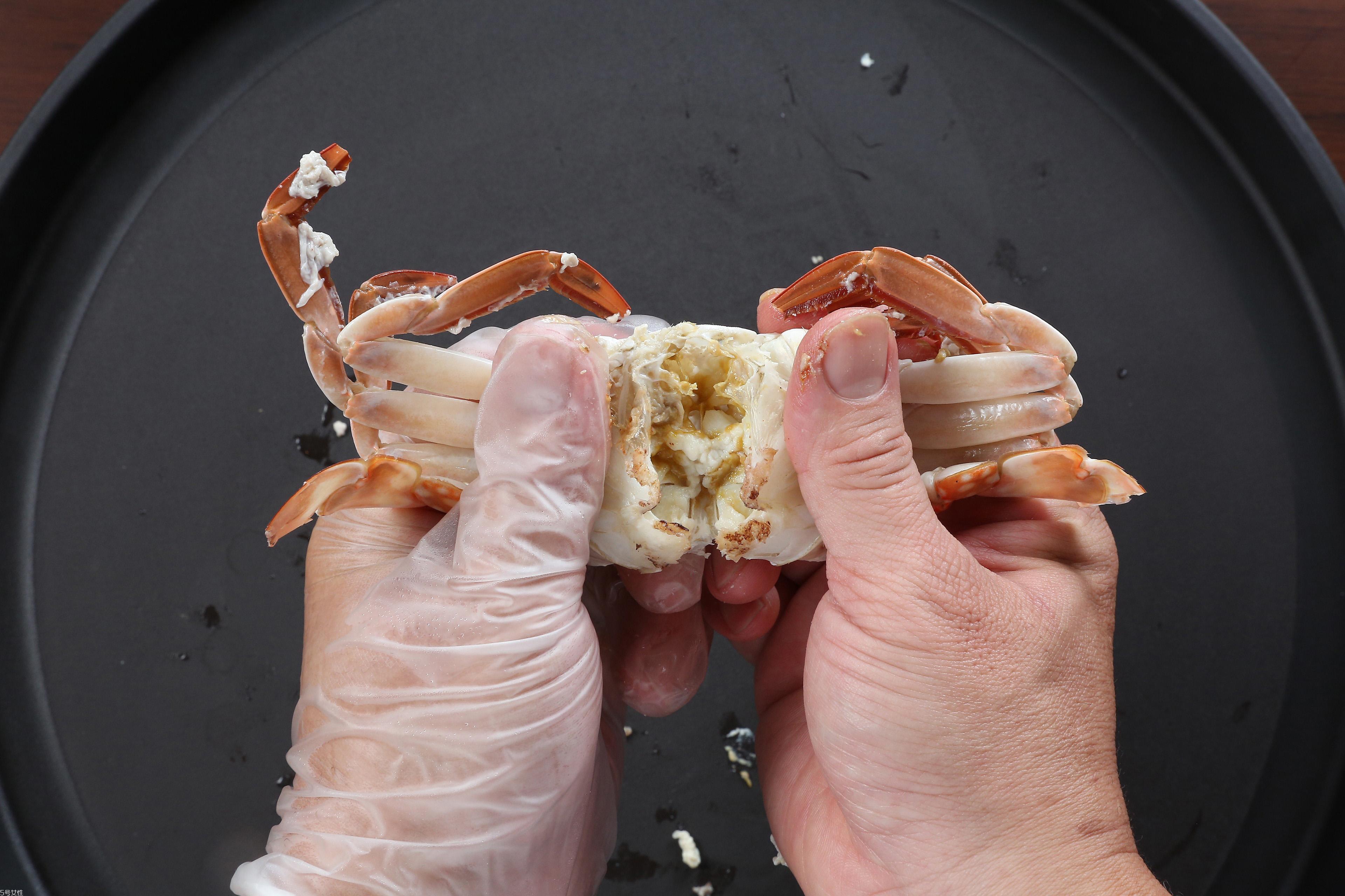 螃蟹怎么吃图解 优雅品尝螃蟹