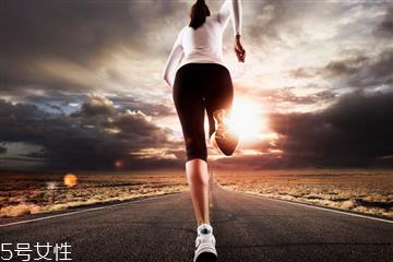 慢跑坚持多久才能减肥 慢跑减肥方法