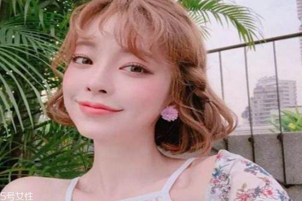 扎什么头发显气质 显气质的扎发型女