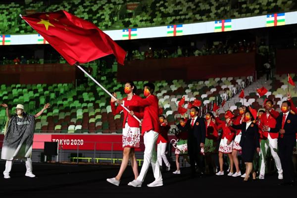 中国代表团入场时观众高喊加油 东京奥运会中国代表团多少人