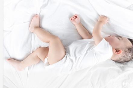 新生儿睡觉时翻白眼是怎么回事 小孩不睡午觉有什么影响吗