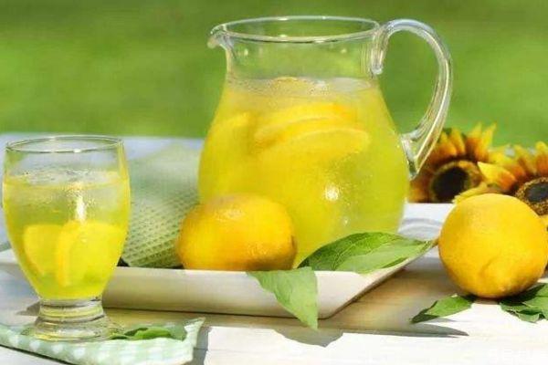 柠檬蜂蜜水的功效 柠檬蜂蜜水怎么做