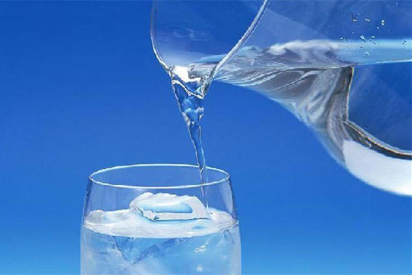 喝水多尿少是什么原因 喝水多尿少正常吗