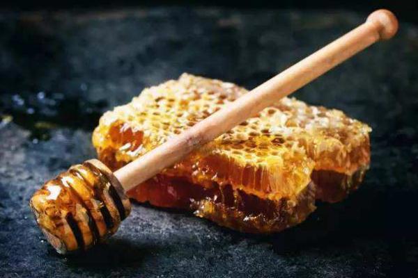 蜂胶的作用与功效吃法 蜂胶的吃法与用量