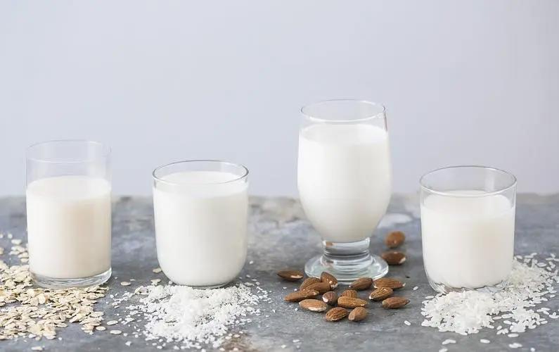 坚持喝牛奶半年的变化，喝牛奶能帮助快速长高
