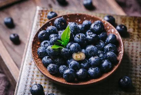 蓝莓一天吃多少为宜，建议10-20个蓝莓