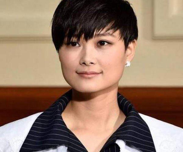 李宇春老公简历,李宇春结婚照怎么回事