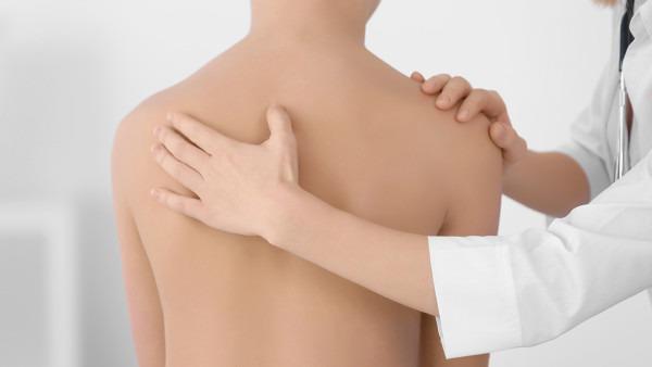 脖子疼痛是什么原因 如何缓解脖子疼痛