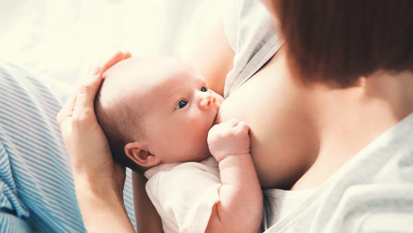 新生婴儿溢奶怎么办？