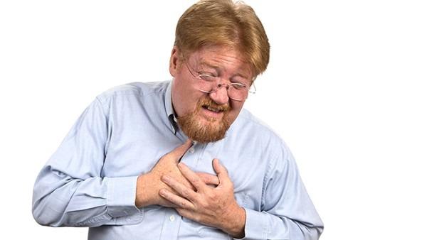 男子植入人工心脏需每天充电 人工心脏能让你活多久？