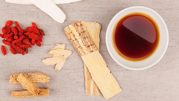 秋天喉咙干燥 三种润喉药茶有助于缓解咽痛