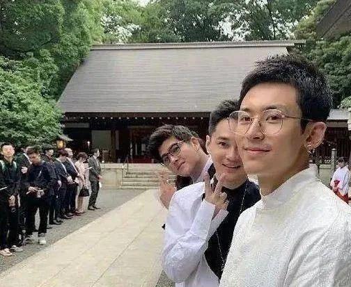 张哲瀚被曝曾去日本神社参加婚礼