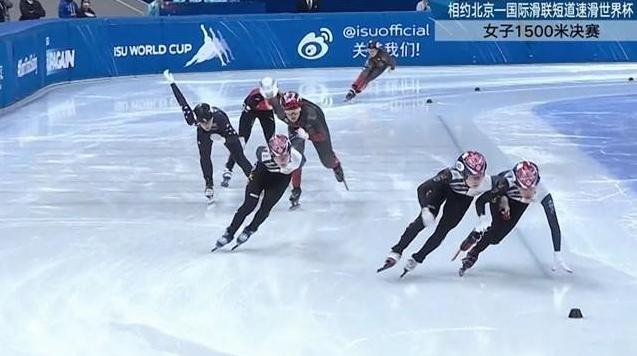 短道速滑世界杯韩国2选手冲撞出局，韩国队内讧，成就第三人