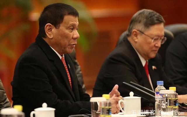 菲律宾总统杜特尔特：中菲南海争议只能靠法治解决问题。