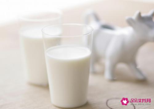 每天喝纯牛奶皮肤会变白吗