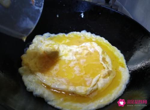 角瓜炒鸡蛋的做法