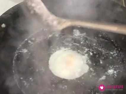3种方法水煮荷包蛋