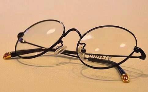 隐形眼镜佩戴方法