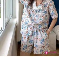 女孩穿的睡裙