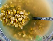绿豆汤可以加蜂蜜吗?绿豆汤能放蜂蜜吗?