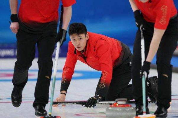 男子冰壶中国6比8不敌美国 冰壶比赛为什么要擦地板