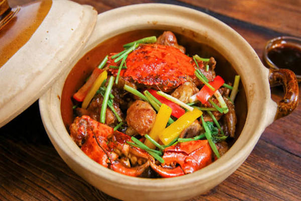 肉蟹煲是什么菜 肉蟹煲里的蟹怎么吃